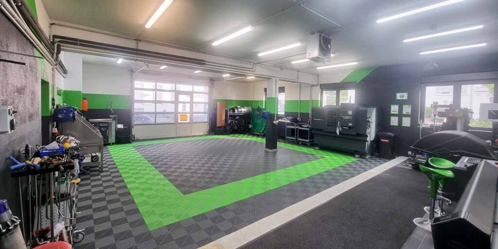 Halle für Folgerung von Autos in Bad Homburg